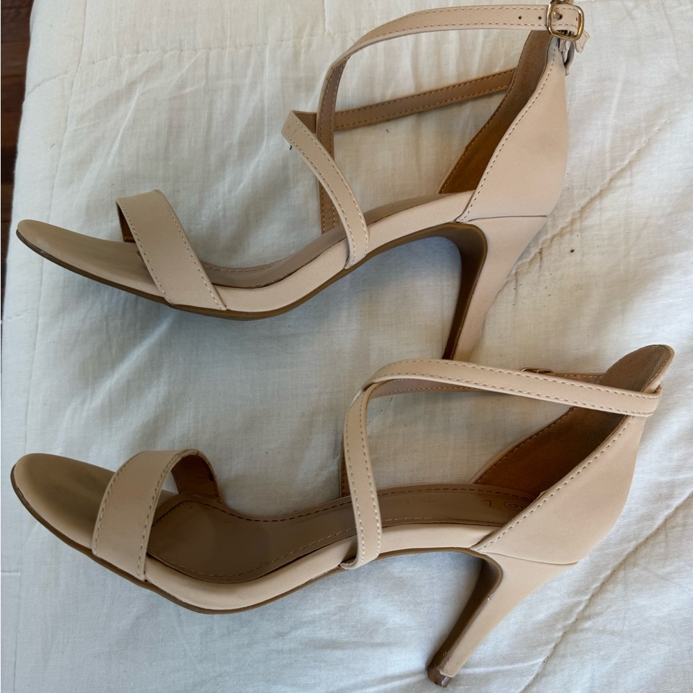Beautiful Nude Crisscross Ankle Strap Elegant Soft Heels - Picture 2 of 8